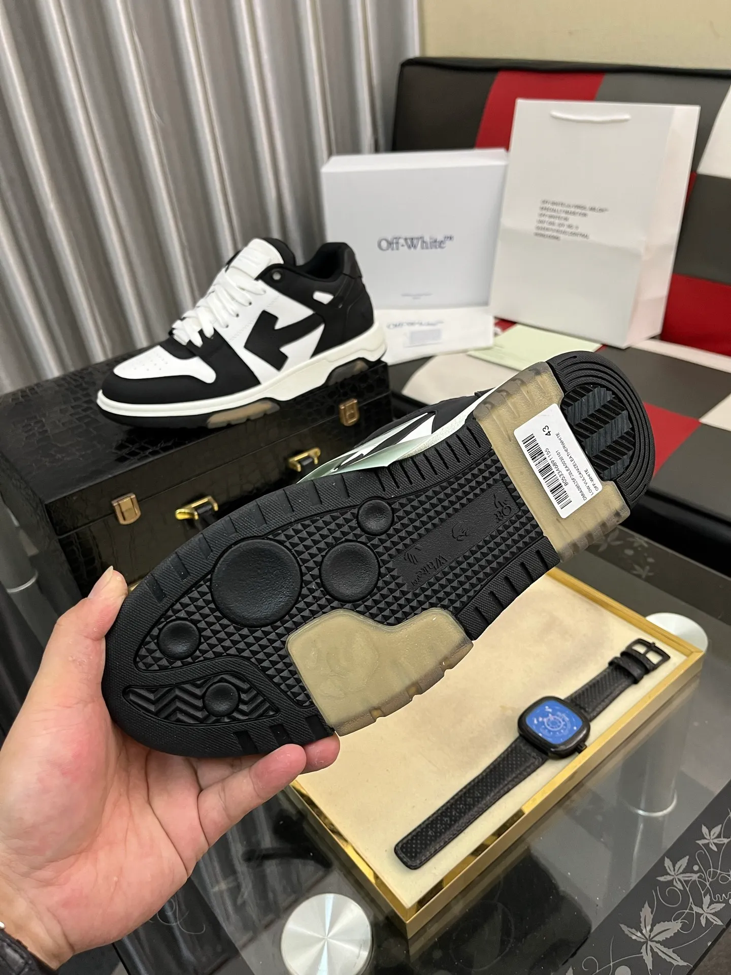 Men's shoes 💰600⌚️⌚️ OFF-White C/O VirGil Abloh fashionable and versatile casual shoes. Exclusive first release of the new model. Made of environmentally friendly cowhide leather and mesh fabric upper material. The insole is embedded with foam cushioning EVA material. The correct midsole is equipped with EVA lightweight cushioning. External tooth nail rubber outsole. The correct accessories can be customized simultaneously. Women's model: 35-40 Men's model: 39-45